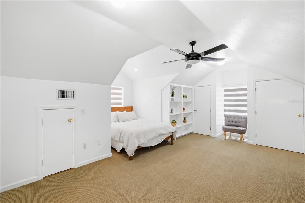 Activo con contrato: $635,000 (4 camas, 3 baños, 2273 Pies cuadrados)