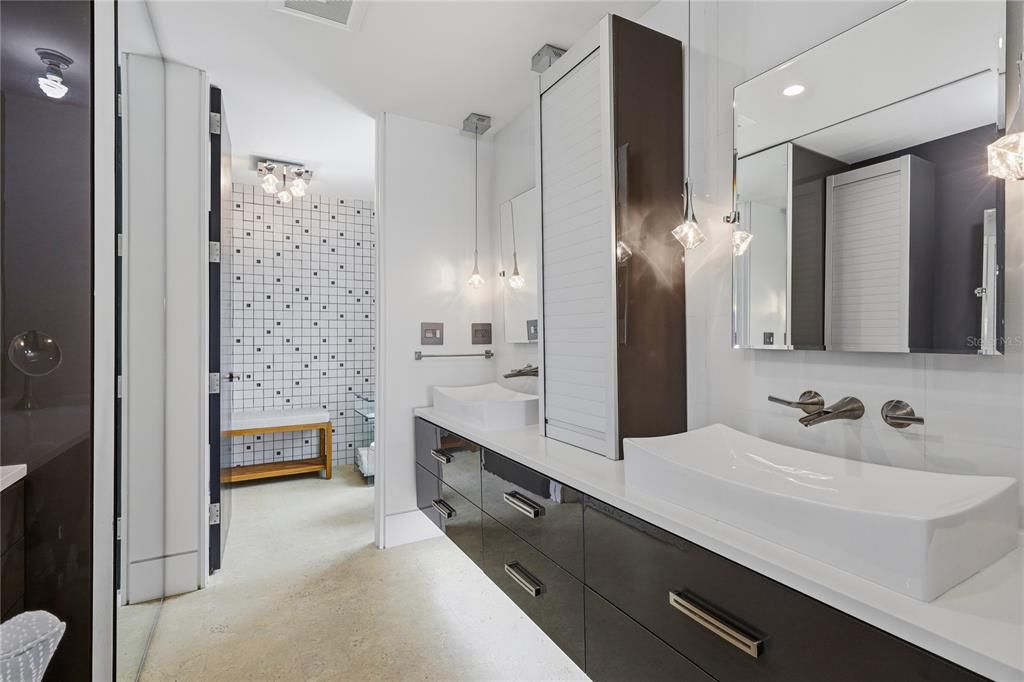 For Sale: $1,350,000 (2 beds, 2 baths, 1760 Square Feet)