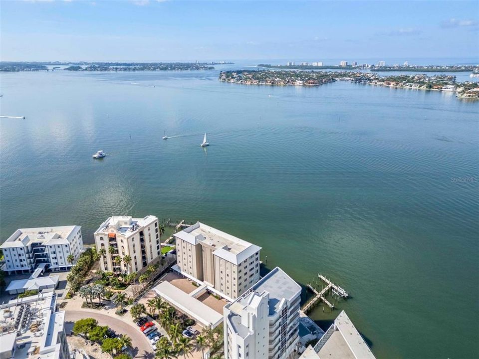 For Sale: $1,350,000 (2 beds, 2 baths, 1760 Square Feet)