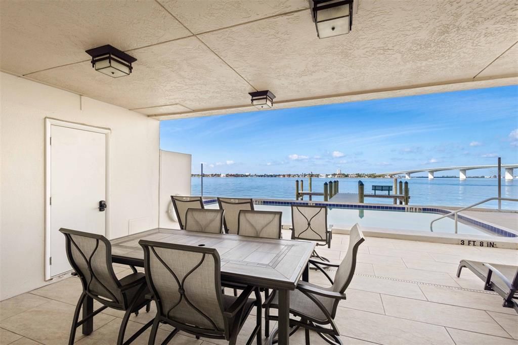For Sale: $1,350,000 (2 beds, 2 baths, 1760 Square Feet)