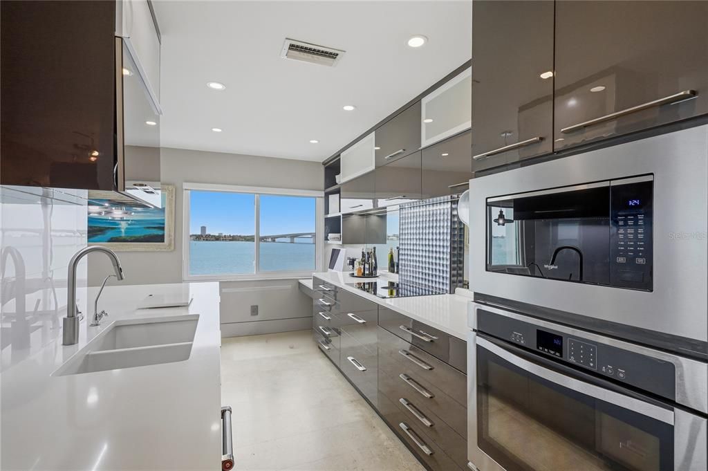 For Sale: $1,350,000 (2 beds, 2 baths, 1760 Square Feet)