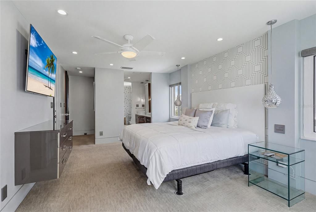 For Sale: $1,350,000 (2 beds, 2 baths, 1760 Square Feet)