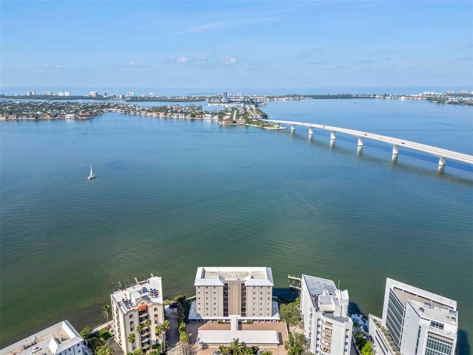For Sale: $1,350,000 (2 beds, 2 baths, 1760 Square Feet)