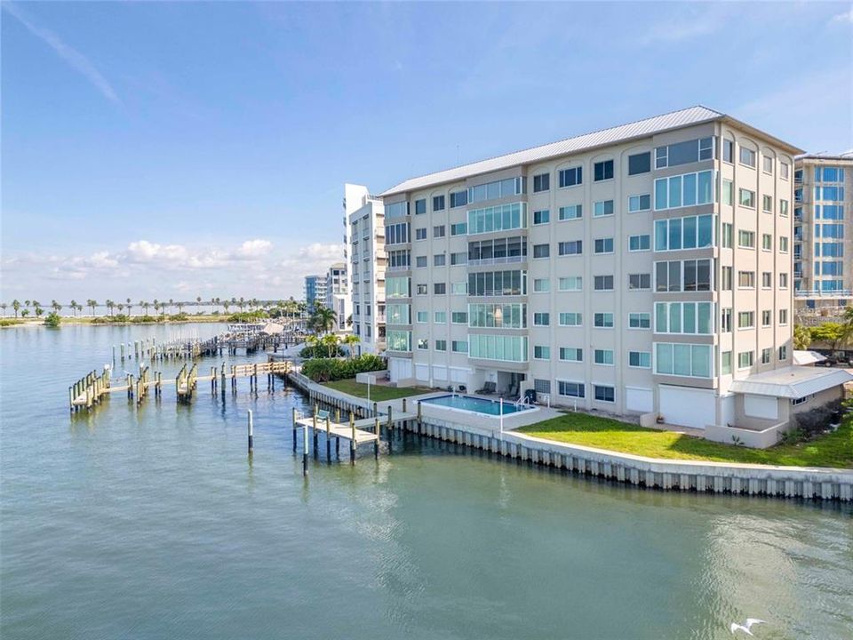 For Sale: $1,350,000 (2 beds, 2 baths, 1760 Square Feet)