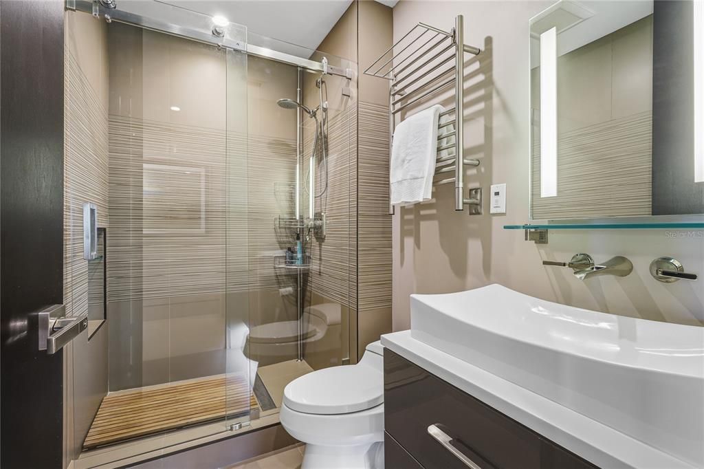 For Sale: $1,350,000 (2 beds, 2 baths, 1760 Square Feet)