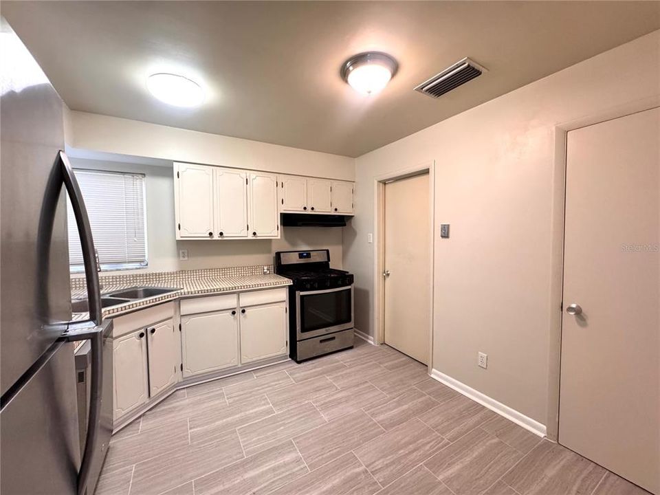 В аренду: $2,099 (3 спален, 2 ванн, 1370 Квадратных фут)