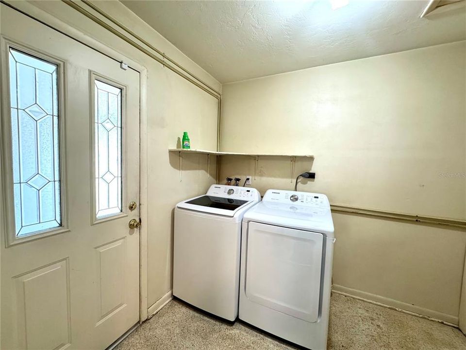 В аренду: $2,099 (3 спален, 2 ванн, 1370 Квадратных фут)