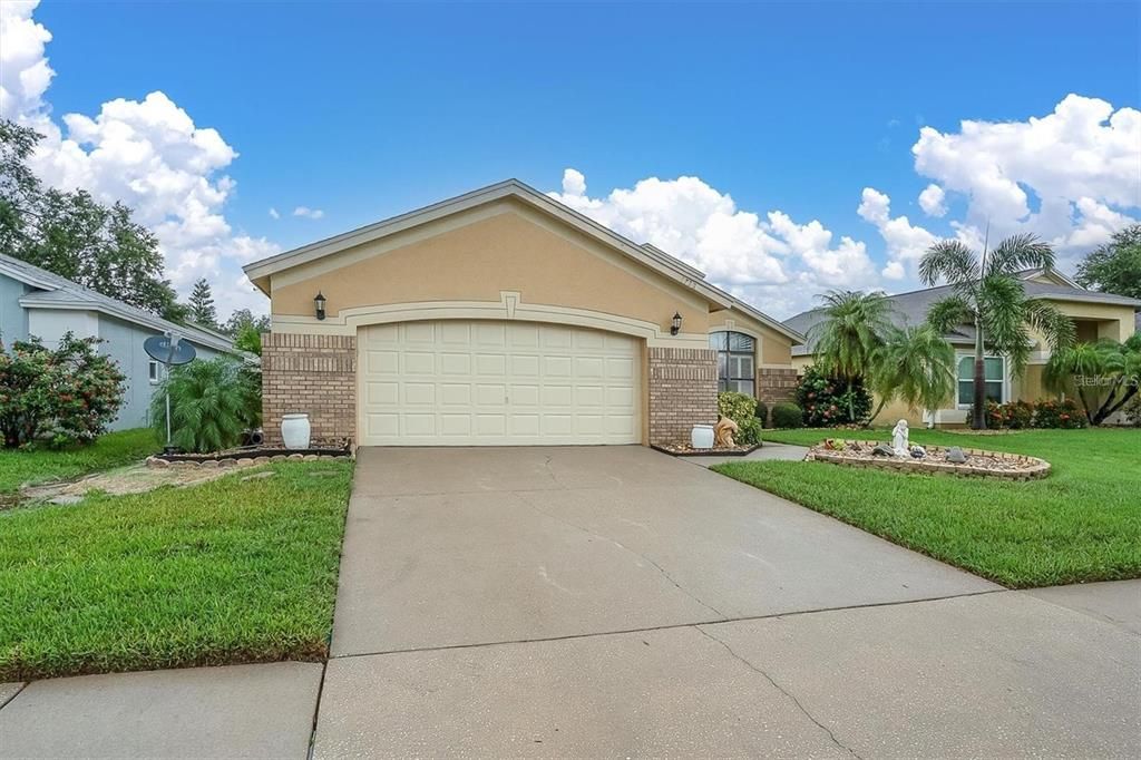 Active With Contract: $419,000 (4 beds, 2 baths, 1980 Square Feet)