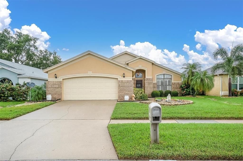 Active With Contract: $419,000 (4 beds, 2 baths, 1980 Square Feet)