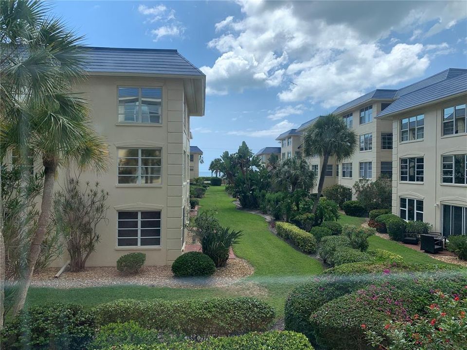 For Sale: $389,000 (2 beds, 2 baths, 1046 Square Feet)