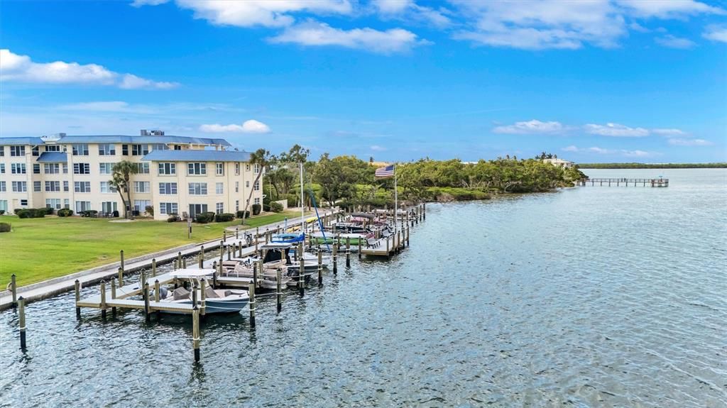 For Sale: $389,000 (2 beds, 2 baths, 1046 Square Feet)