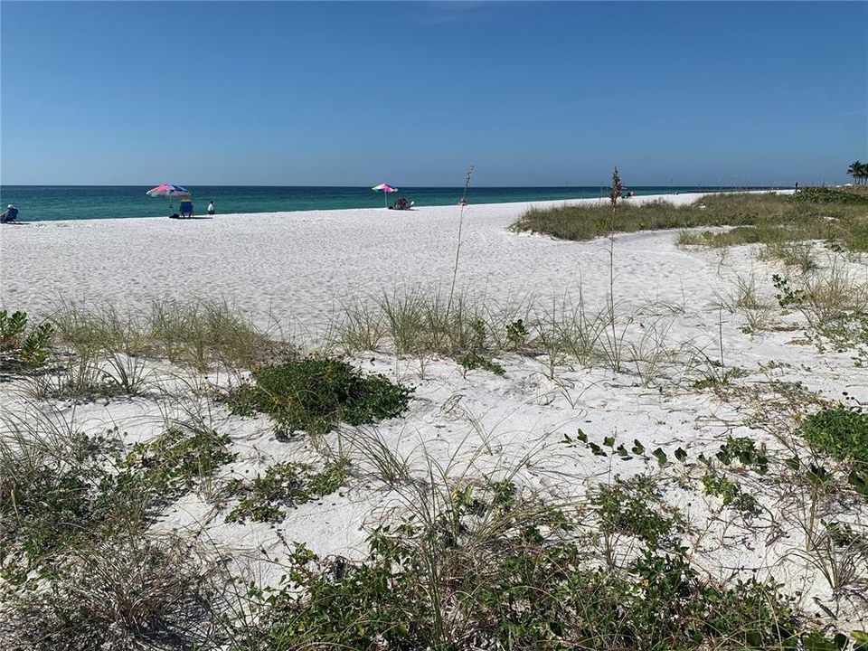For Sale: $389,000 (2 beds, 2 baths, 1046 Square Feet)