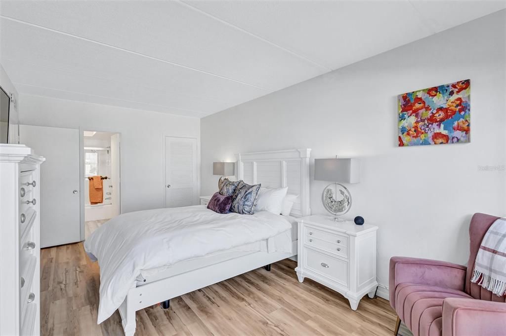 For Sale: $389,000 (2 beds, 2 baths, 1046 Square Feet)
