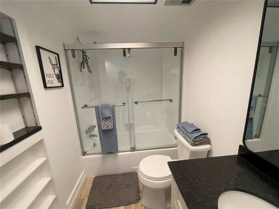 For Sale: $389,000 (2 beds, 2 baths, 1046 Square Feet)