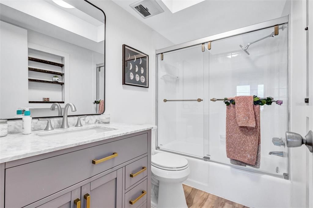 For Sale: $389,000 (2 beds, 2 baths, 1046 Square Feet)