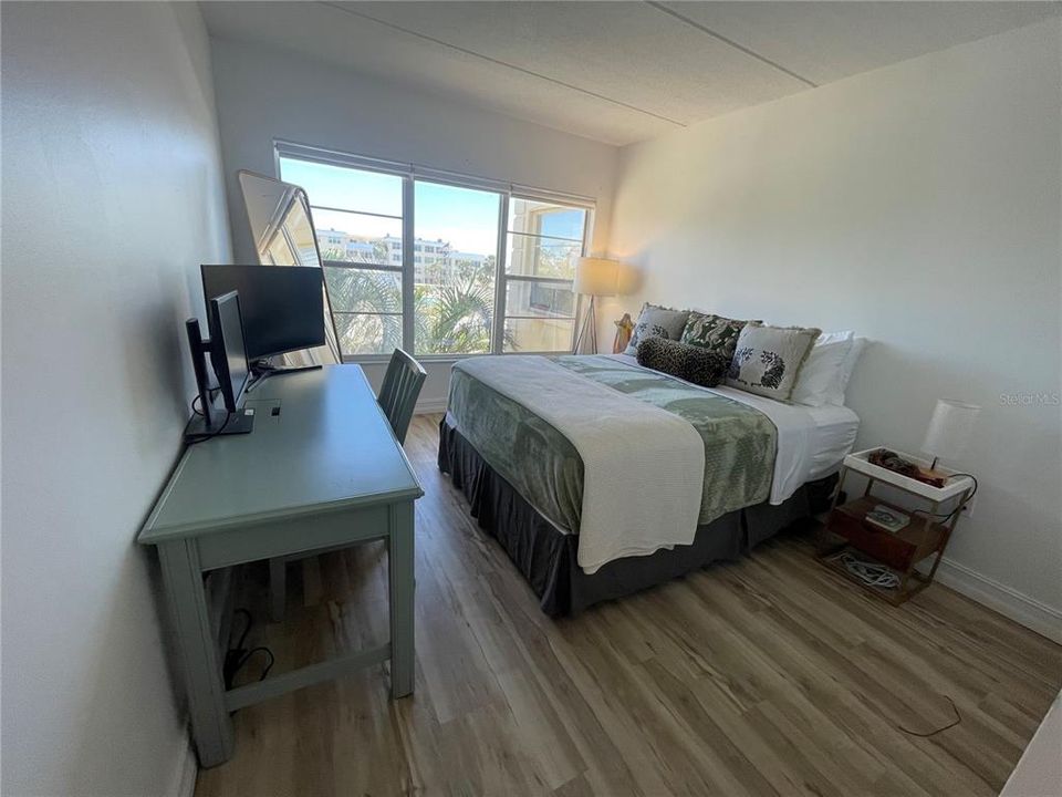 For Sale: $389,000 (2 beds, 2 baths, 1046 Square Feet)