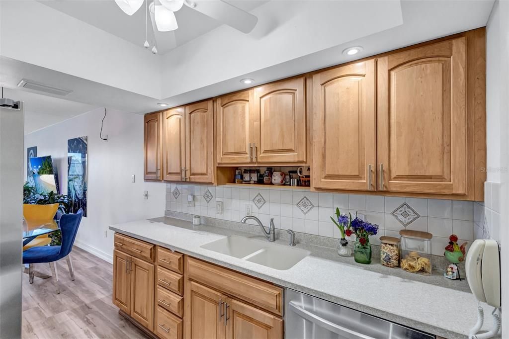 For Sale: $389,000 (2 beds, 2 baths, 1046 Square Feet)