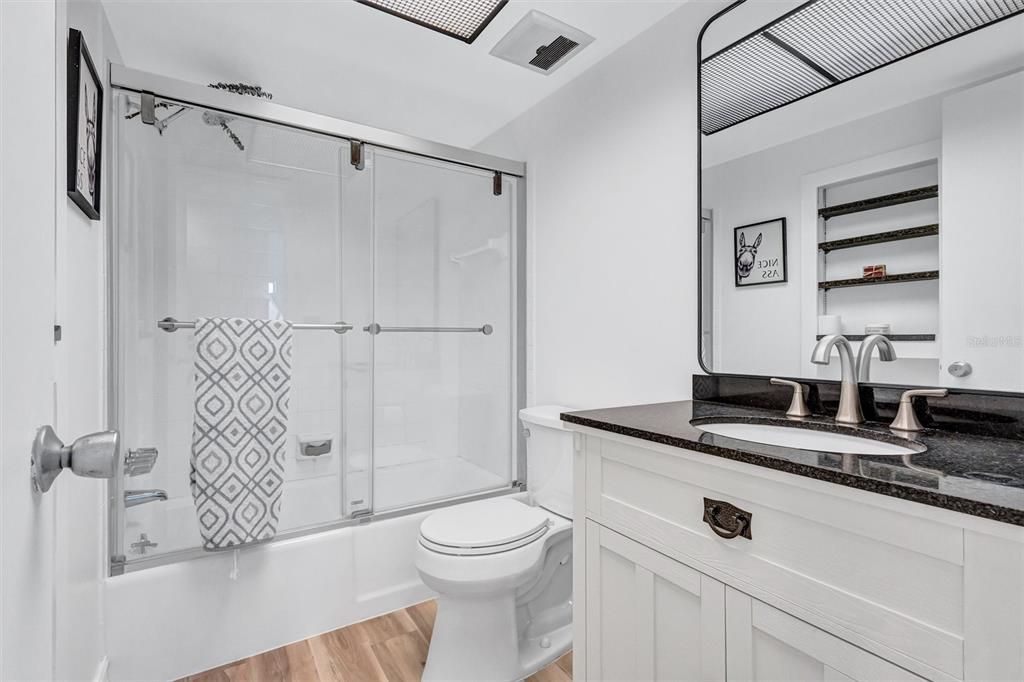 For Sale: $389,000 (2 beds, 2 baths, 1046 Square Feet)