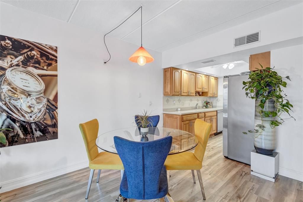 For Sale: $389,000 (2 beds, 2 baths, 1046 Square Feet)