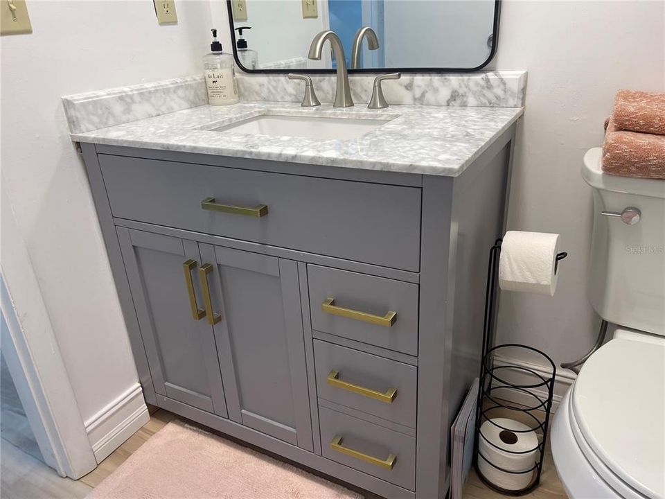 For Sale: $389,000 (2 beds, 2 baths, 1046 Square Feet)