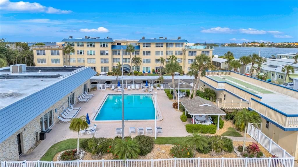 For Sale: $389,000 (2 beds, 2 baths, 1046 Square Feet)