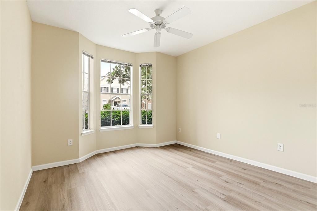 Active With Contract: $310,000 (3 beds, 2 baths, 1453 Square Feet)