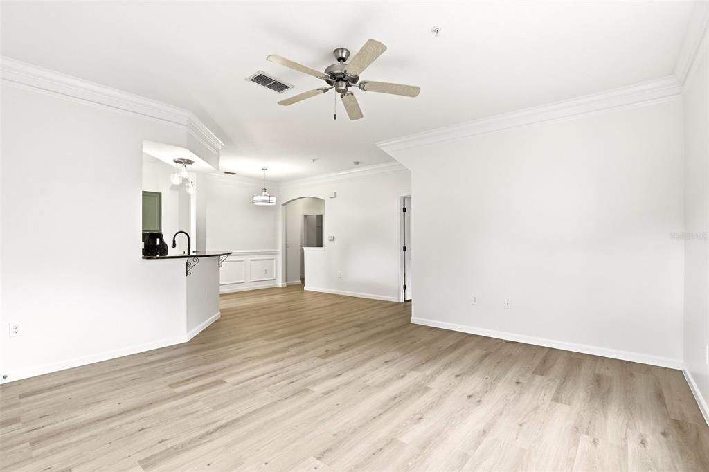 Active With Contract: $310,000 (3 beds, 2 baths, 1453 Square Feet)