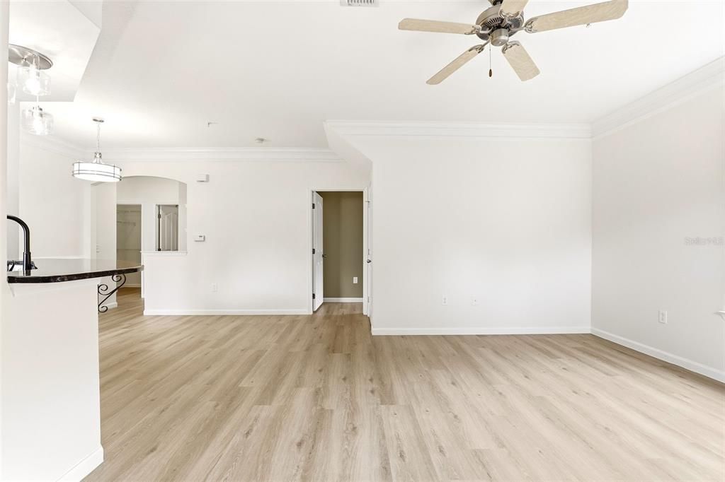 Active With Contract: $310,000 (3 beds, 2 baths, 1453 Square Feet)