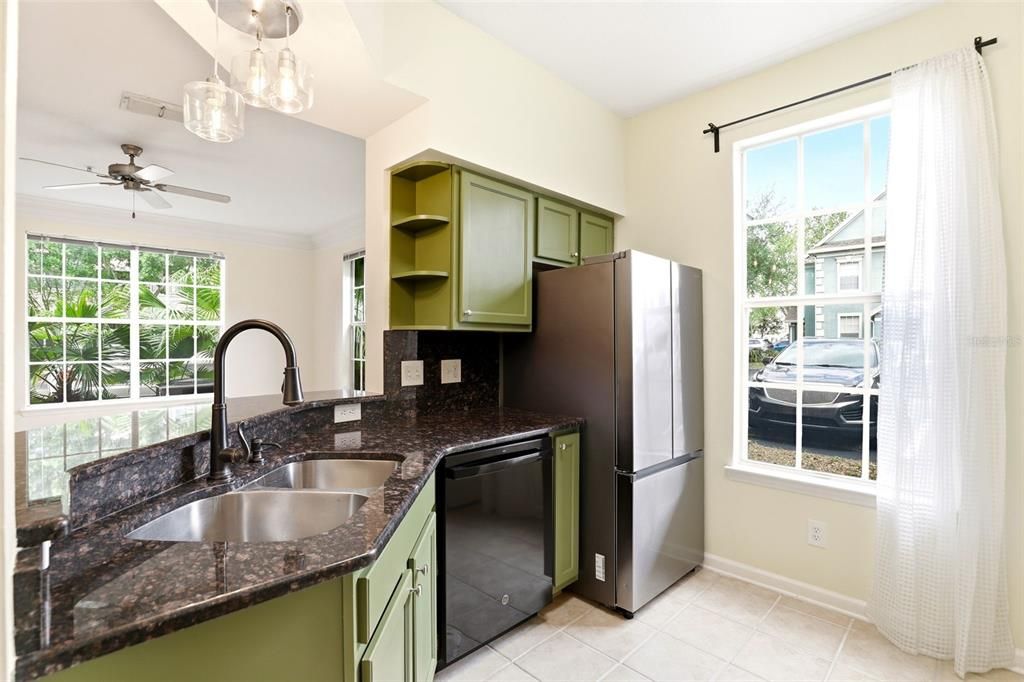 Active With Contract: $310,000 (3 beds, 2 baths, 1453 Square Feet)