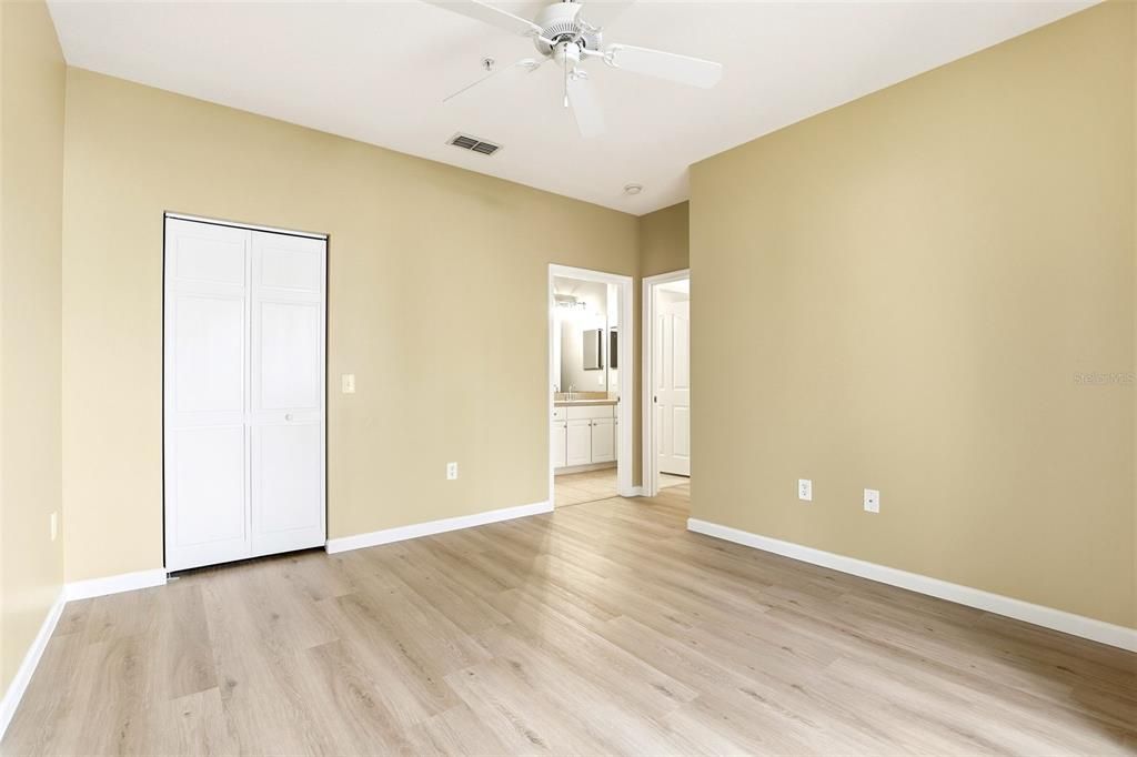 Active With Contract: $310,000 (3 beds, 2 baths, 1453 Square Feet)