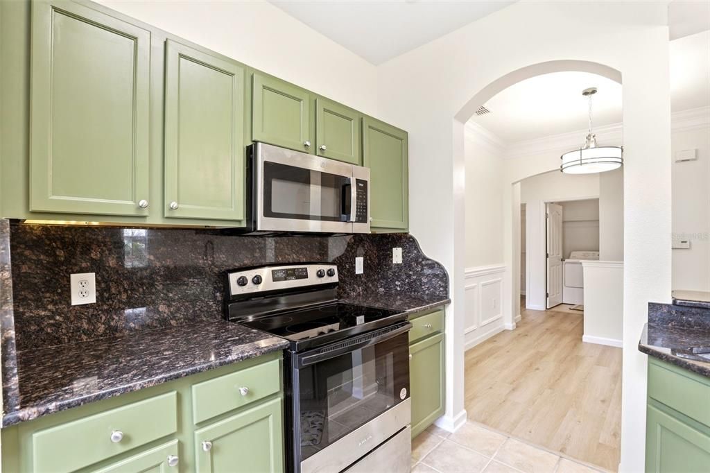 Active With Contract: $310,000 (3 beds, 2 baths, 1453 Square Feet)