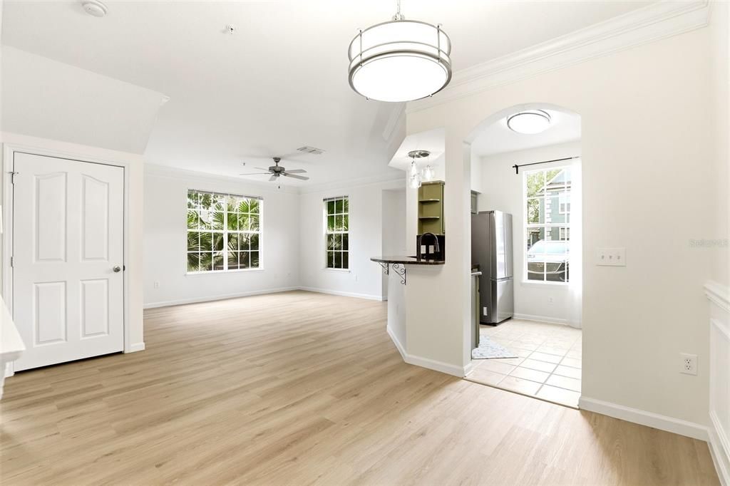 Active With Contract: $310,000 (3 beds, 2 baths, 1453 Square Feet)