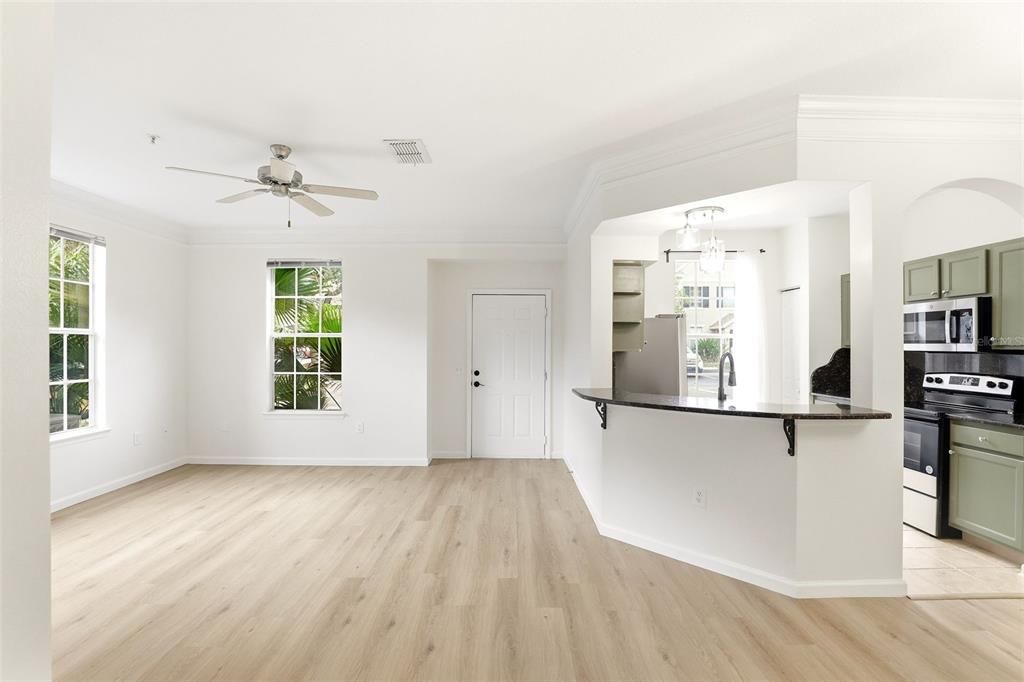 Active With Contract: $310,000 (3 beds, 2 baths, 1453 Square Feet)