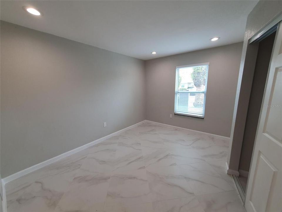 Activo con contrato: $1,950 (2 camas, 2 baños, 1000 Pies cuadrados)