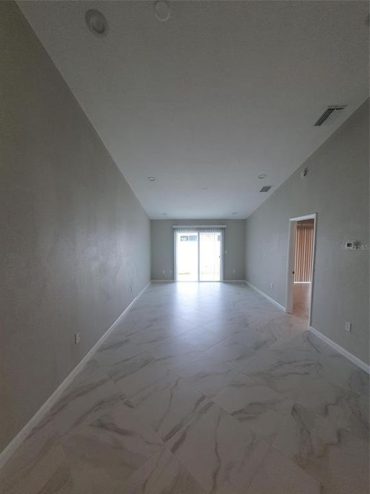 Activo con contrato: $1,950 (2 camas, 2 baños, 1000 Pies cuadrados)