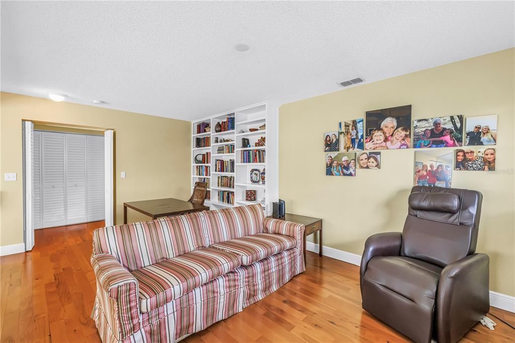 Activo con contrato: $295,000 (2 camas, 2 baños, 1500 Pies cuadrados)