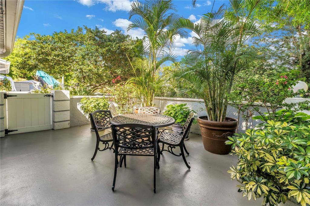 Activo con contrato: $295,000 (2 camas, 2 baños, 1500 Pies cuadrados)