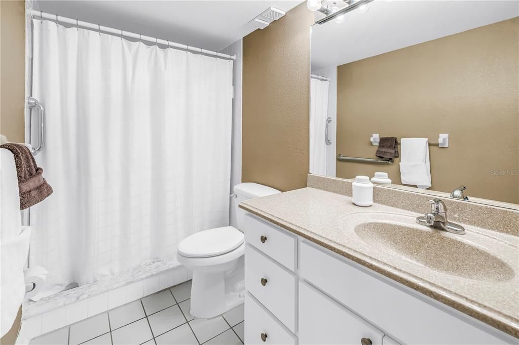 Activo con contrato: $295,000 (2 camas, 2 baños, 1500 Pies cuadrados)