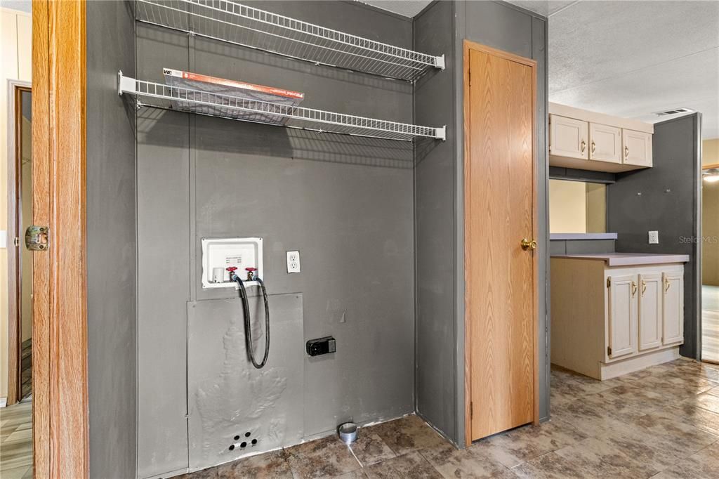 На продажу: $145,000 (2 спален, 2 ванн, 960 Квадратных фут)