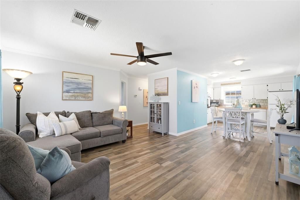 For Sale: $159,900 (2 beds, 2 baths, 1024 Square Feet)