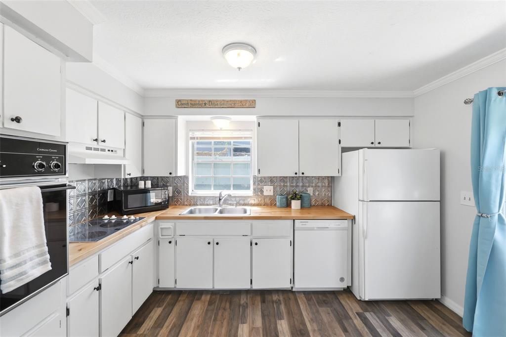 For Sale: $159,900 (2 beds, 2 baths, 1024 Square Feet)