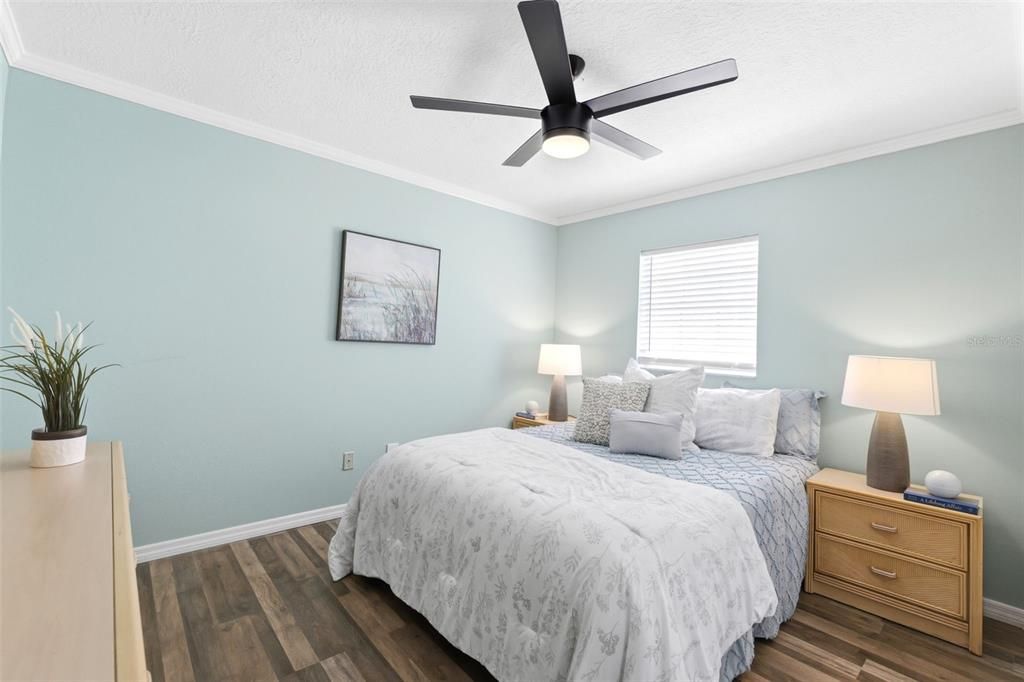 For Sale: $159,900 (2 beds, 2 baths, 1024 Square Feet)