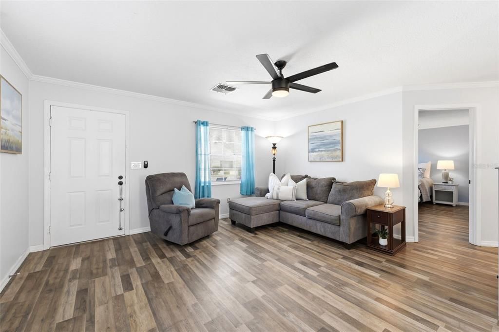 For Sale: $159,900 (2 beds, 2 baths, 1024 Square Feet)
