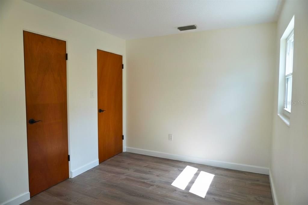 Active With Contract: $215,000 (3 beds, 2 baths, 1032 Square Feet)