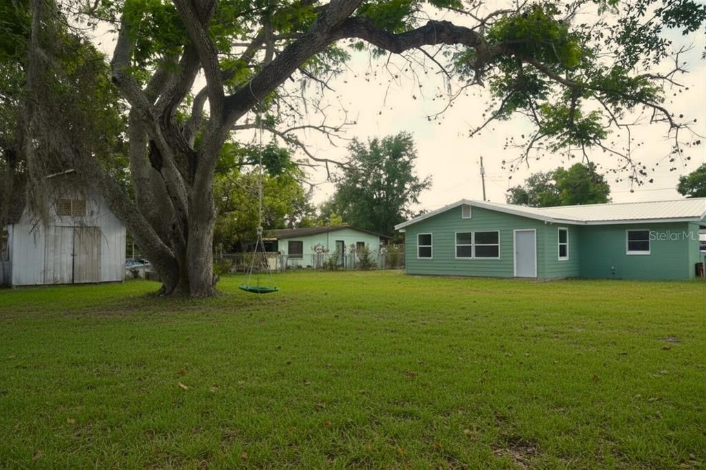 Active With Contract: $215,000 (3 beds, 2 baths, 1032 Square Feet)