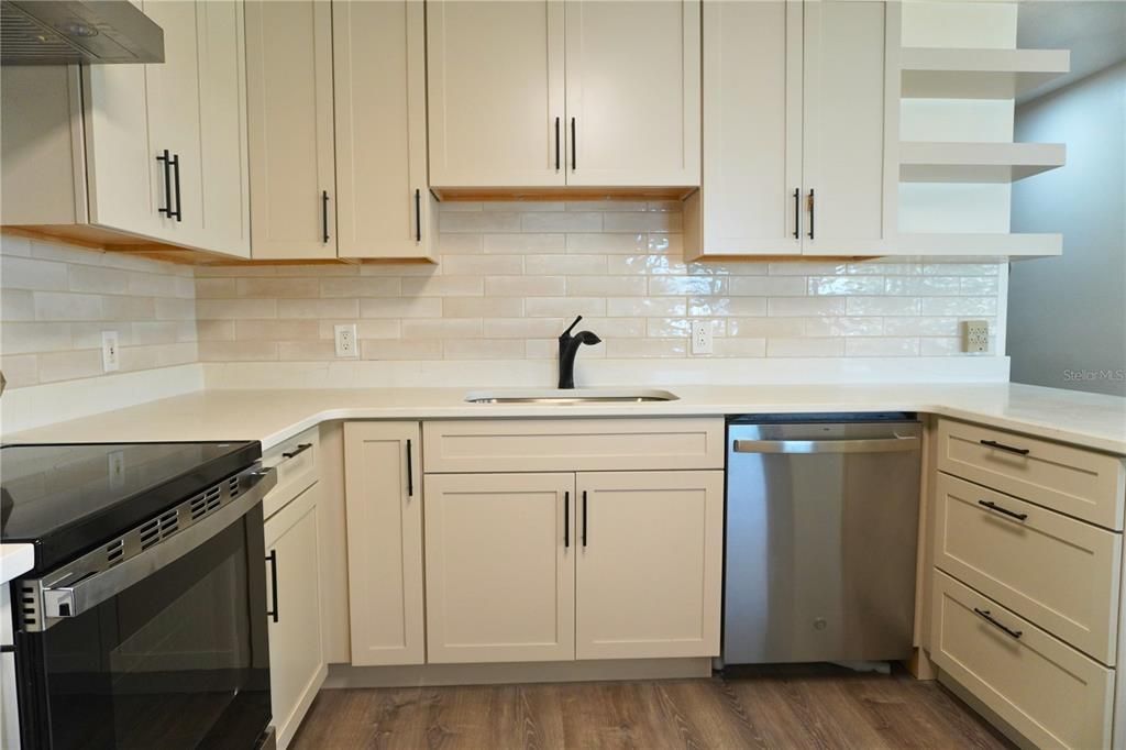 Active With Contract: $215,000 (3 beds, 2 baths, 1032 Square Feet)