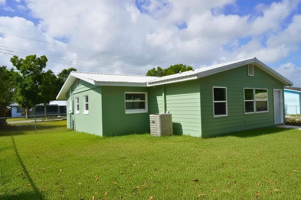 Active With Contract: $215,000 (3 beds, 2 baths, 1032 Square Feet)