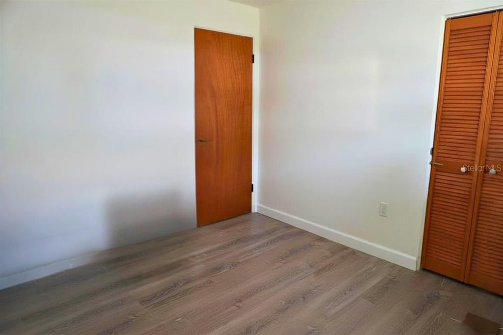 Active With Contract: $215,000 (3 beds, 2 baths, 1032 Square Feet)