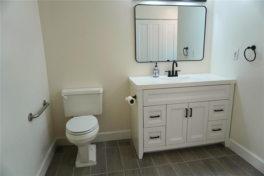 Active With Contract: $215,000 (3 beds, 2 baths, 1032 Square Feet)