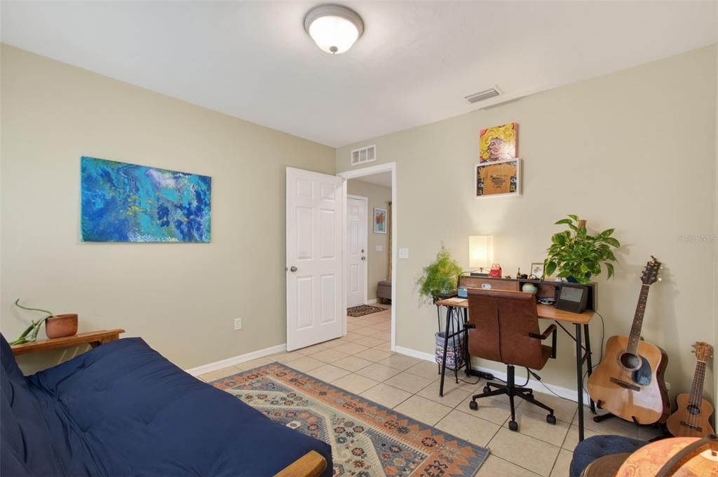 Activo con contrato: $284,900 (4 camas, 2 baños, 1538 Pies cuadrados)